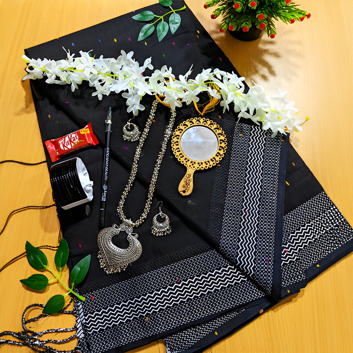 Picture of Saree Combo Gift Set Black (Valentine Special)