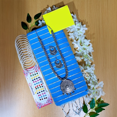 Picture of Saree Combo Gift Package (Student Budget)