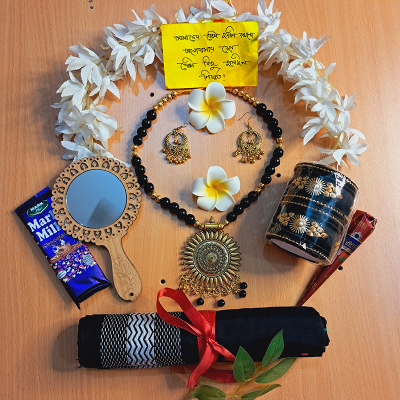 Picture of Exclusive Saree Combo Gift Set with Blouse Pcs For Gils and Women