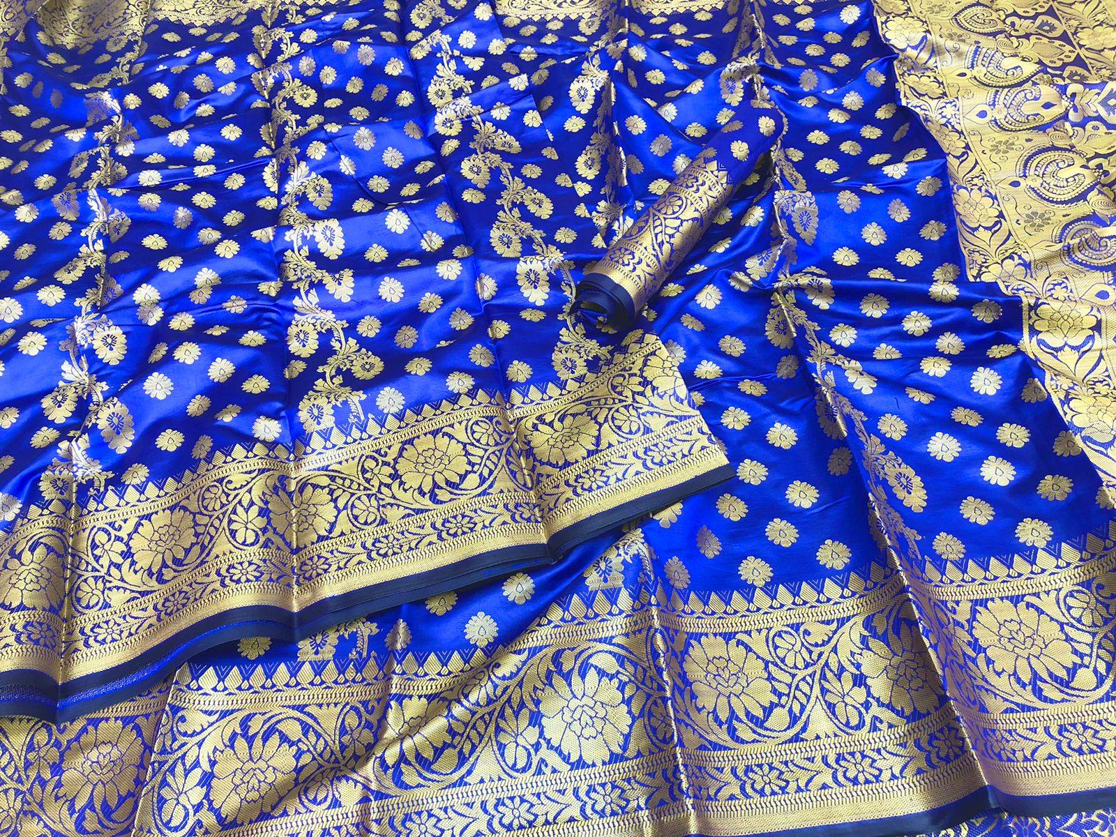 Picture of 20 item Special Saree Combo Gift Set Box - Saree Churi Neckkace watch ring ayna chocolate golap gazra etc