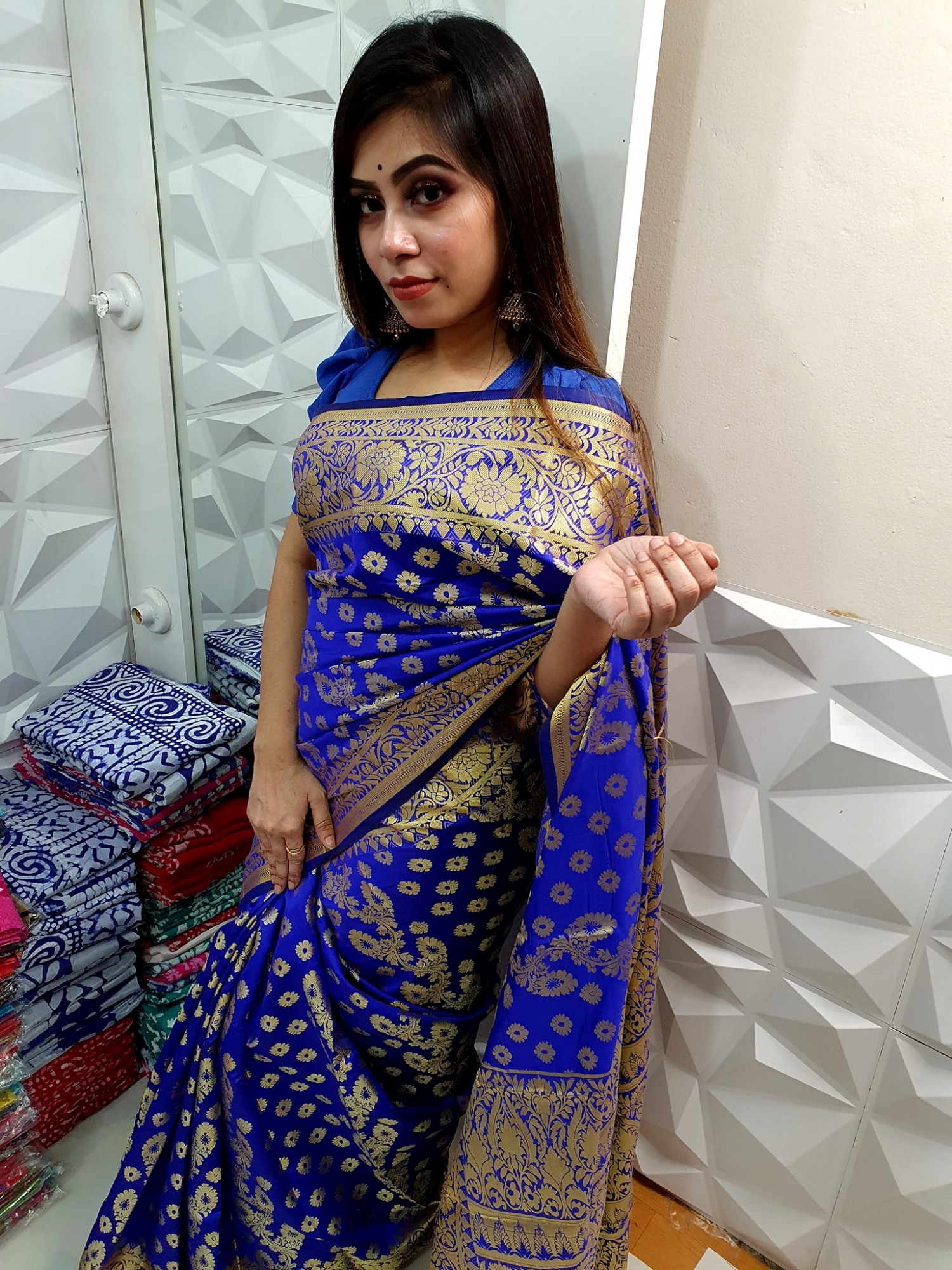 Picture of 20 item Special Saree Combo Gift Set Box - Saree Churi Neckkace watch ring ayna chocolate golap gazra etc