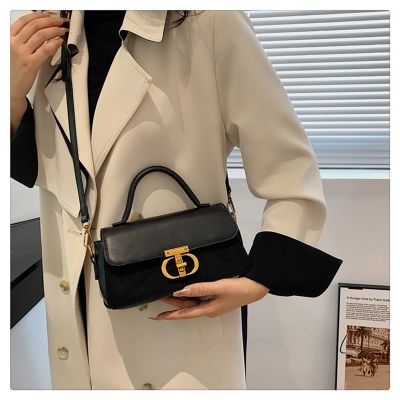 Picture of Luxury-Inspired Shoulder Bag with Iconic Gold Buckle
