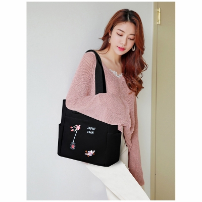 Picture of Stylish Embroidered Canvas Tote Bag (China Imported)