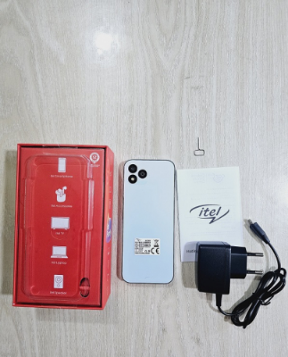 Picture of Itel Magic 4 Dual Sim Feature Phone with 2.8 inch LCD Display and 2000 mAh Big Battery