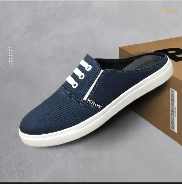 Picture of winter hot Chinese collection light sneakers shoes for men with lace up design.