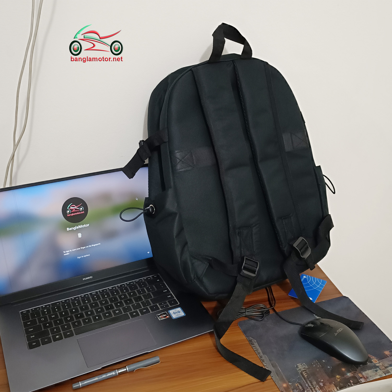 Picture of College-university backpack with laptop compartments, modern backpacks for students, backpacks for students, very modern backpack for young people