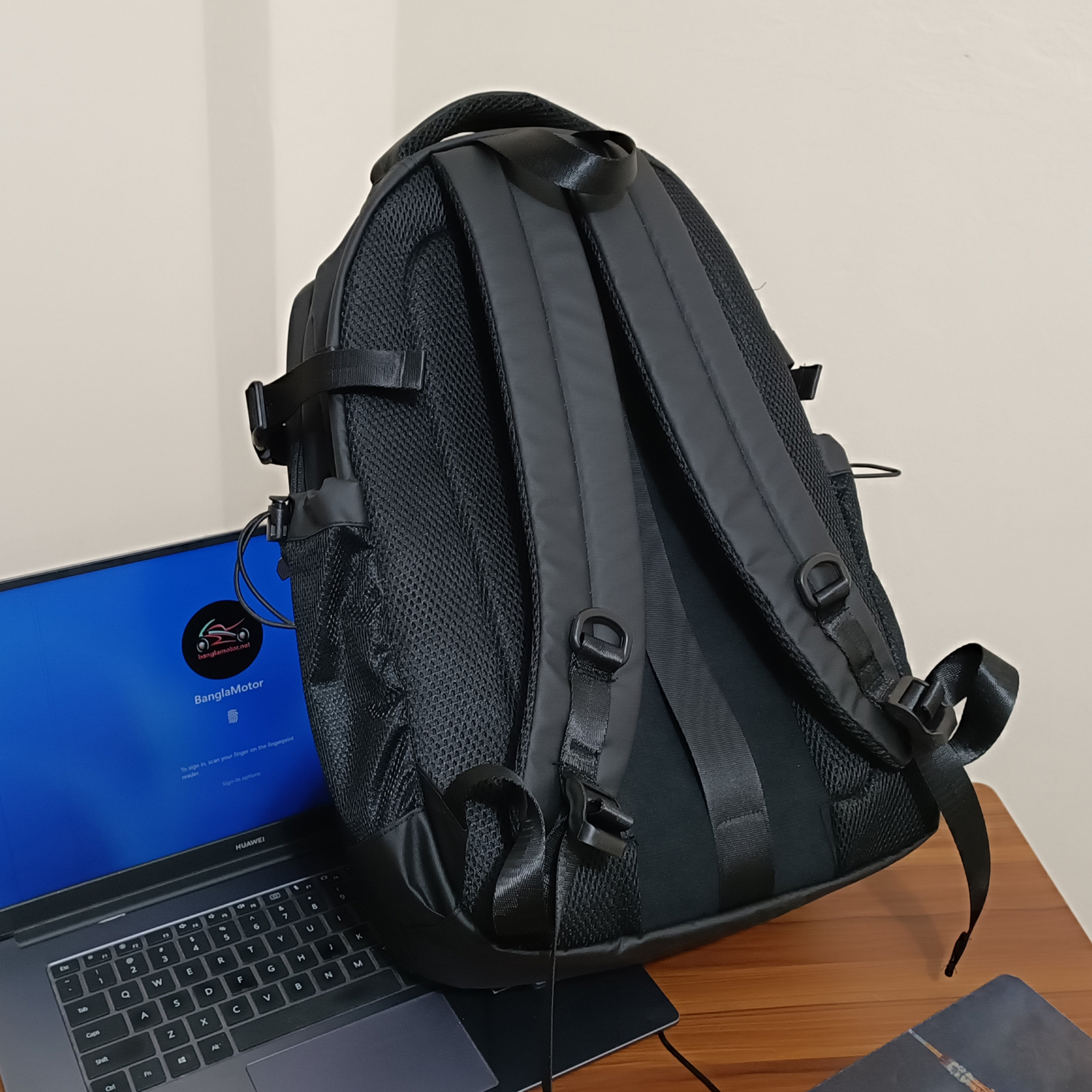 Picture of Arctic Hunter 17.8" Stylish Multipurpose BackPack