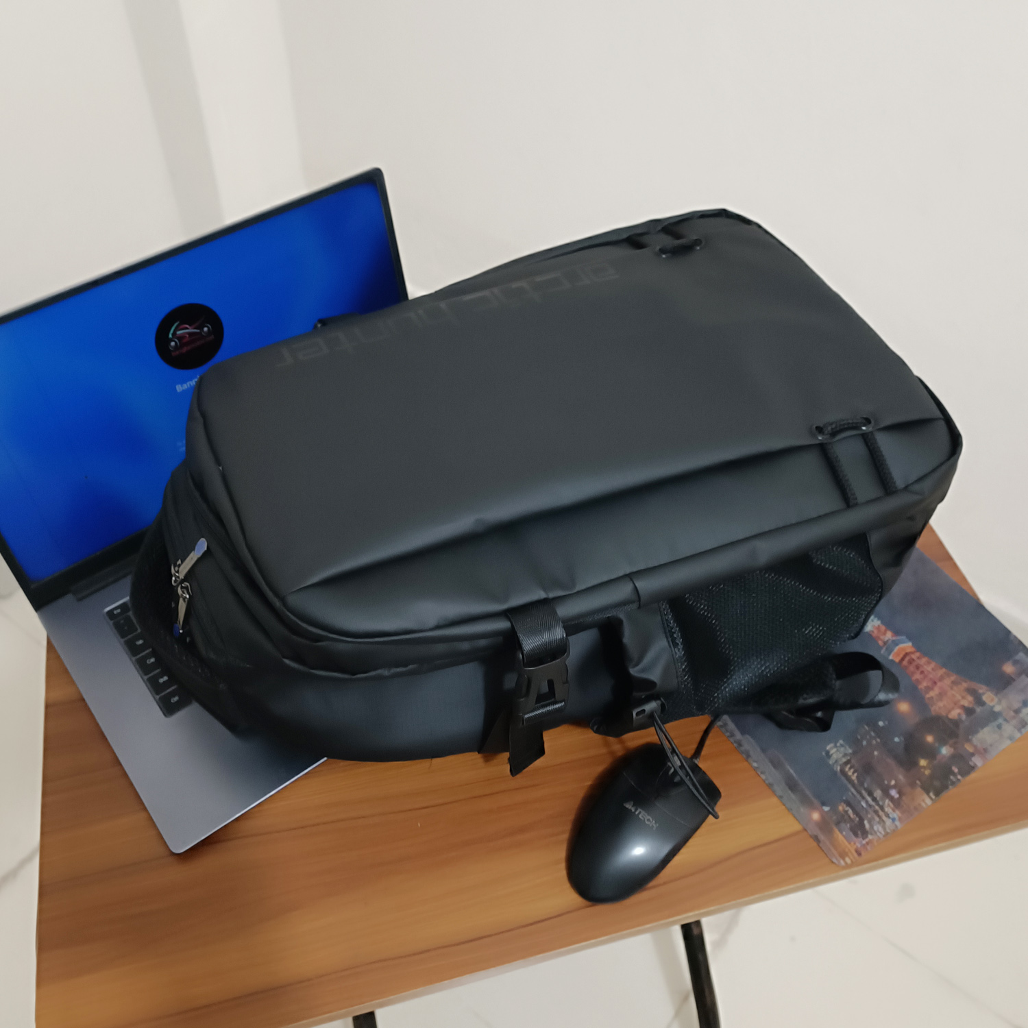 Picture of Arctic Hunter 17.8" Stylish Multipurpose BackPack