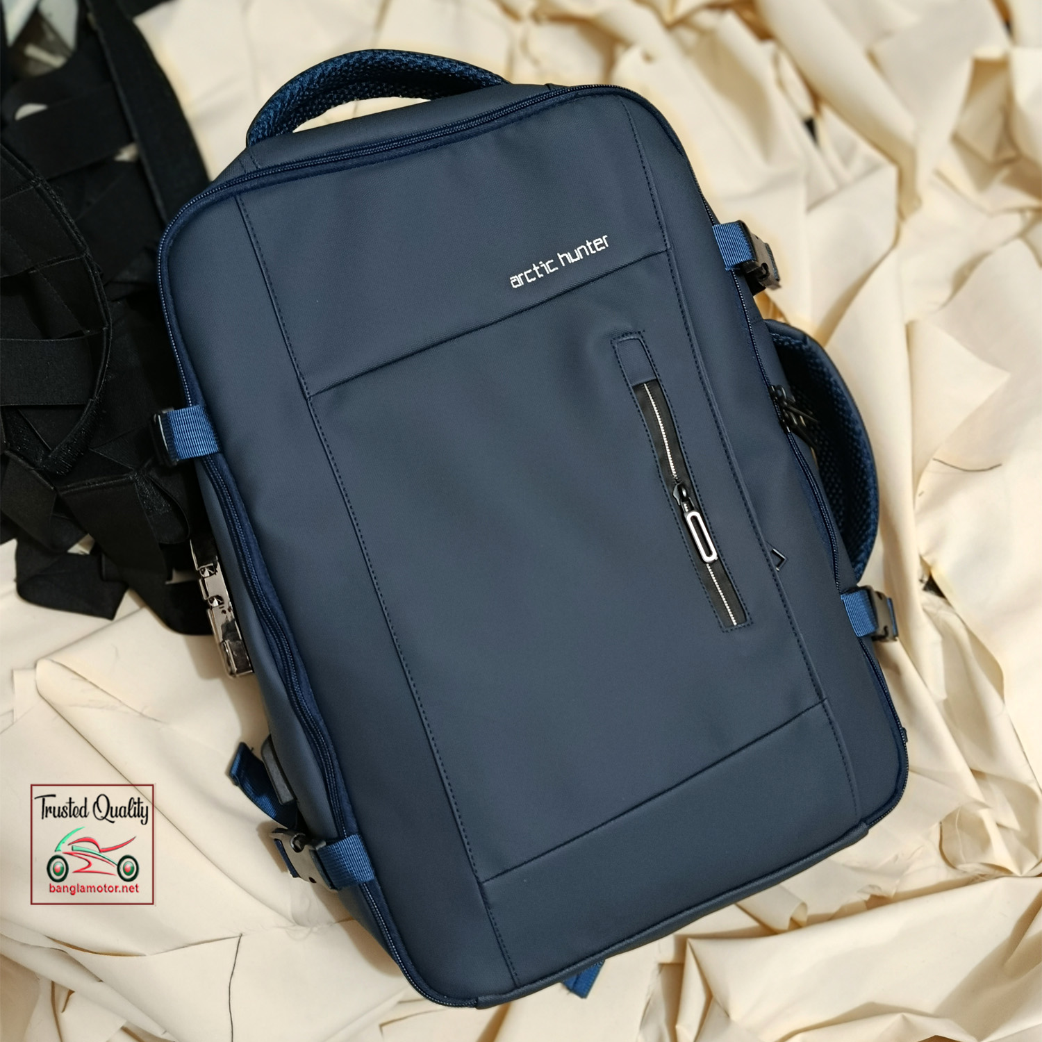 Picture of Arctic Hunter Pro BackPack with Lock & USB