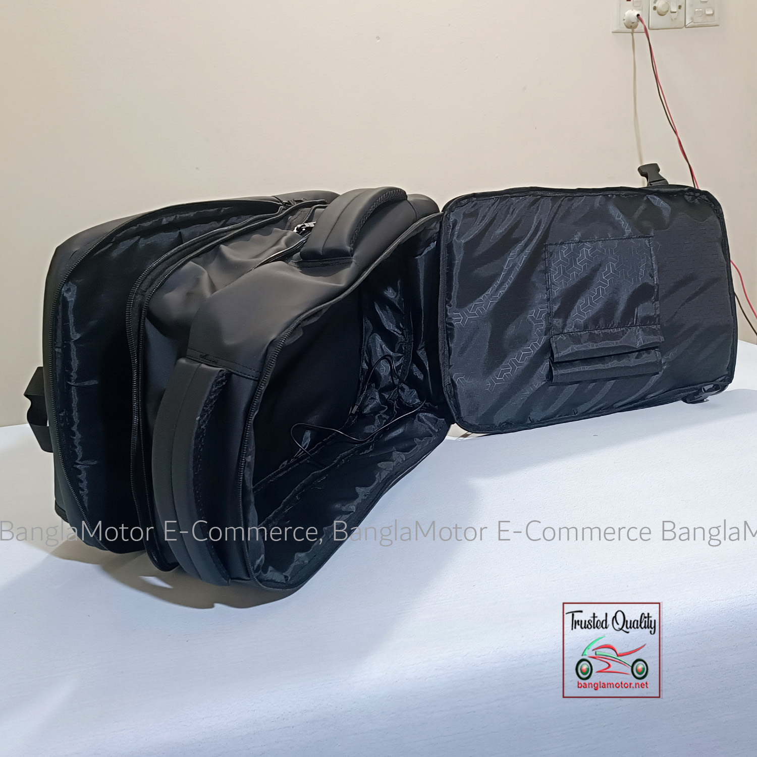 Picture of Arctic Hunter Pro BackPack with Lock & USB