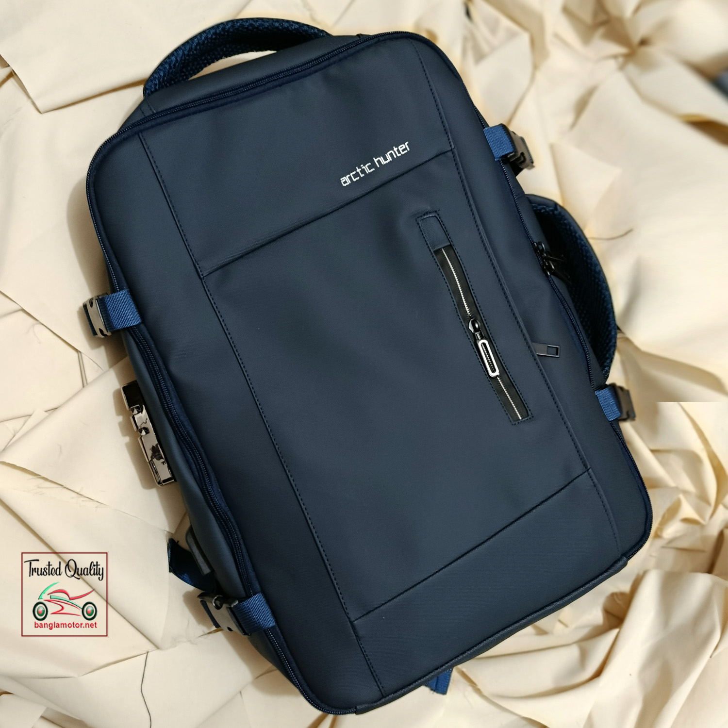 Picture of Arctic Hunter Pro BackPack with Lock & USB (1 PCS)