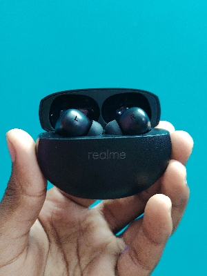 Picture of Realme tws - high quality - 600 mAh battery