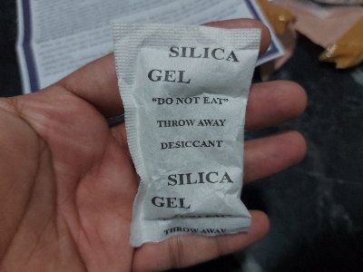 Picture of White Silica Gel Desiccant 2 Gram 100 Pieces