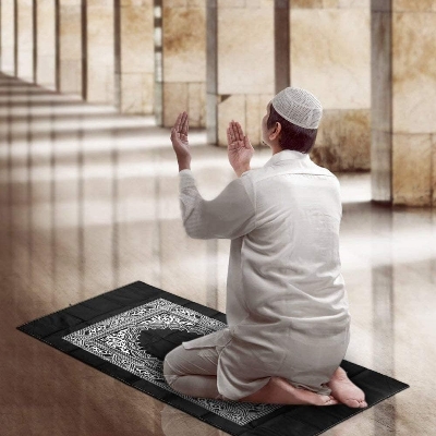 Picture of Portable Travel Prayer Mat with Compass, Waterproof Polyester Prayer Rug, Muslim Travel Prayer Mat