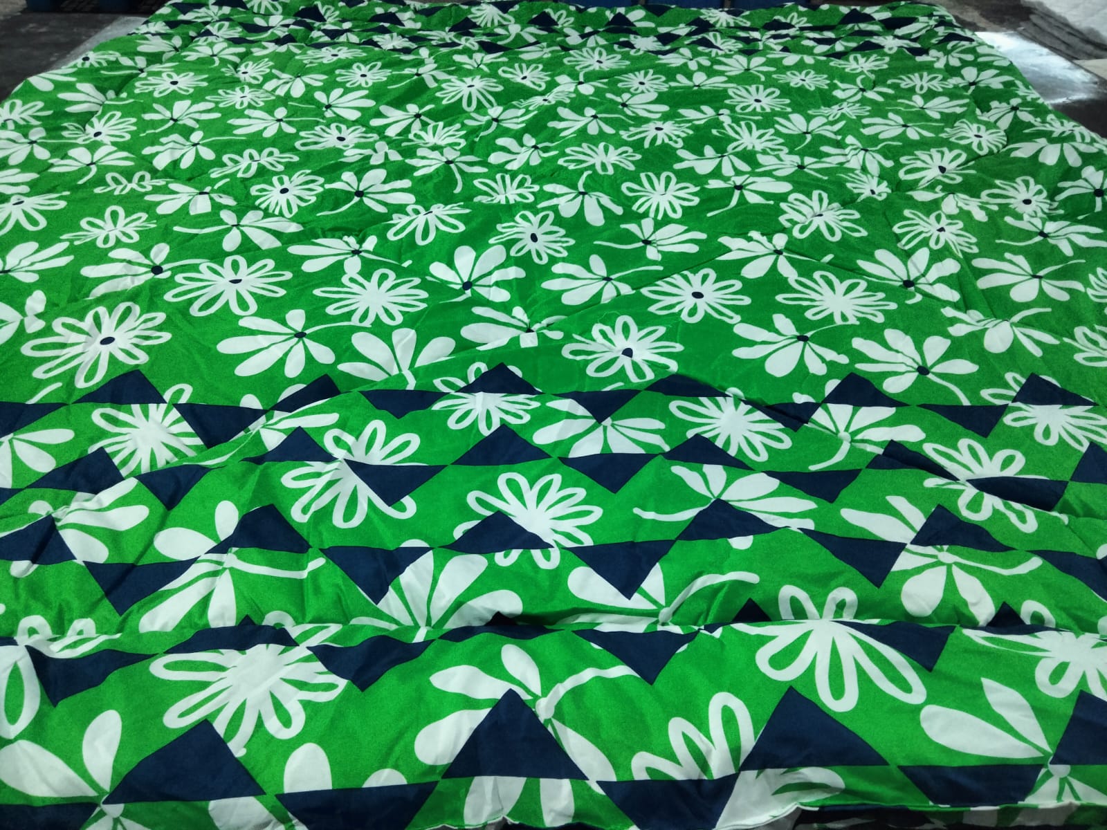 Picture of  Comfy Comforter Double 233cm x 208cm Q-207(Random Multi Color)