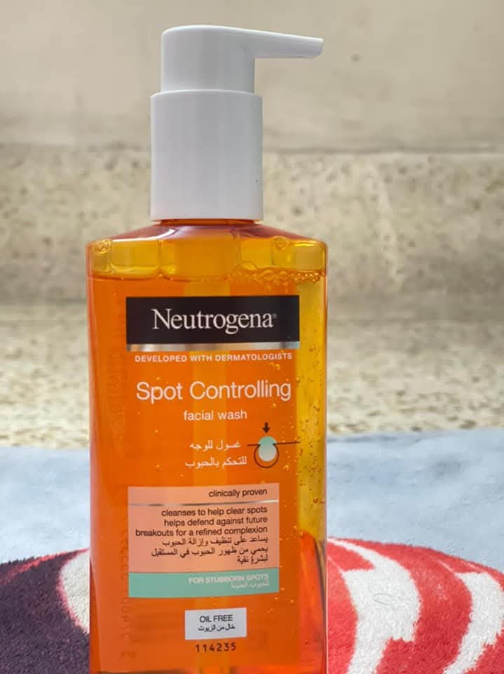 Picture of Neutrogena Spot Controlling Oil Free Facial Wash, 200-ml