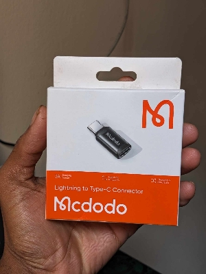 Picture of Mcdodo Lightning to USB-C Adapter (OTf-7700) (black)