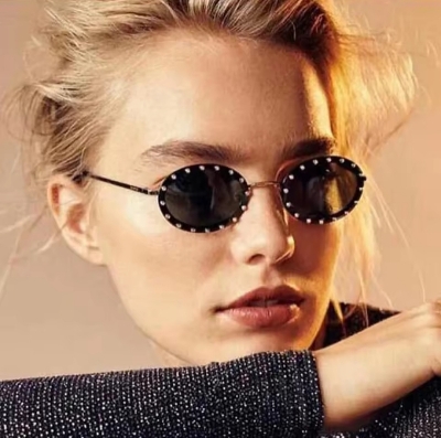 Picture of Diamond Oval Small Frame Luxury Sunglasses Men Women Fashion Shades UV400 Vintage Glasses