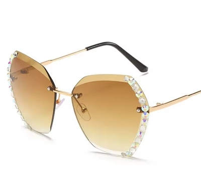 Picture of Fashion Oversized Rimless Sunglasses Women Famous Luxury Brand Design  Diamond Square Sun Glasses For Female