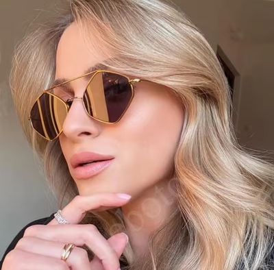 Picture of Polygonal sunglasses, with retro metal frames and double beam design