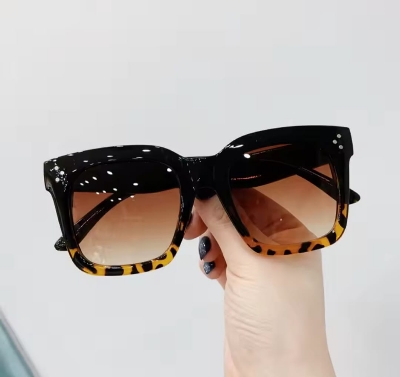 Picture of Sunglasses For Women Female Big Frame Hip Hop Design Cool Popular Leopard Shades UV400 Luxury Brand Trendy