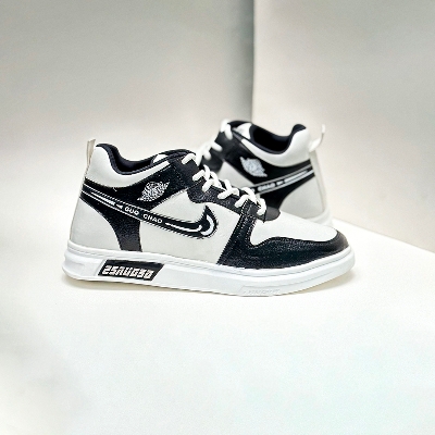 Picture of Hot Collection Stylish and Fashionable Low Top Summer and Winter Exclusive Converse Sneakers for Men - Comfortable and Suitable for All Seasons - Black