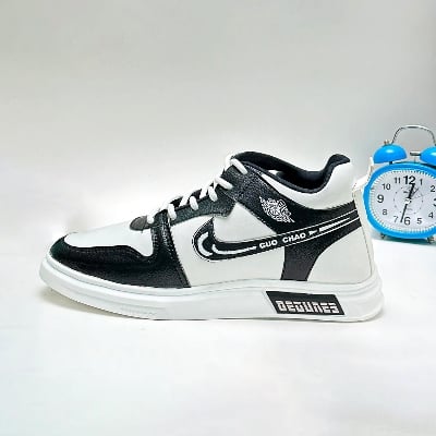 Picture of Hot Collection Stylish and Fashionable Low Top Summer and Winter Exclusive Converse Sneakers for Men - Comfortable and Suitable for All Seasons - Black