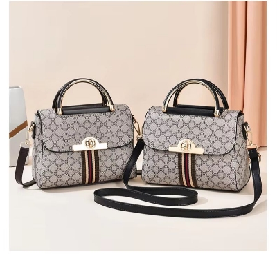 Picture of Light Luxury European Style Women's New Advanced Sense Crossbody Bag (Burgundy )