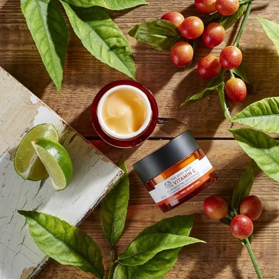 Picture of The Body Shop Vitamin C Glow Boosting Moisturiser For Unisex, 50.27 ml