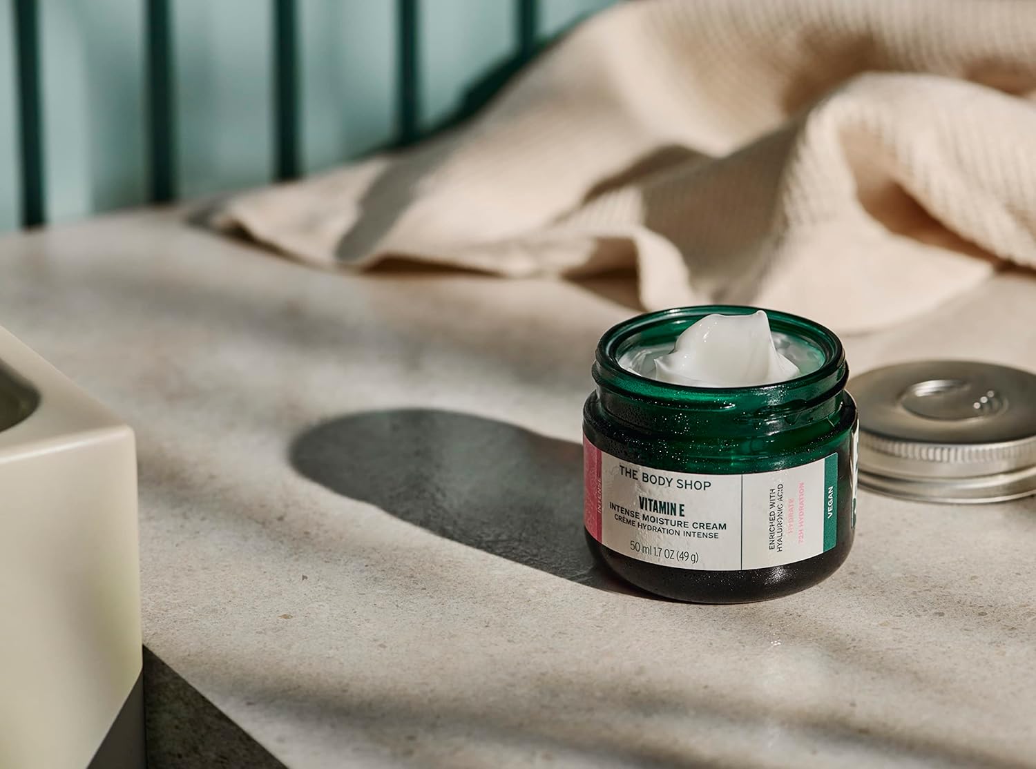 Picture of Intense Moisturizer with Vitamin E for Dry Skin - 72Hr Hydration