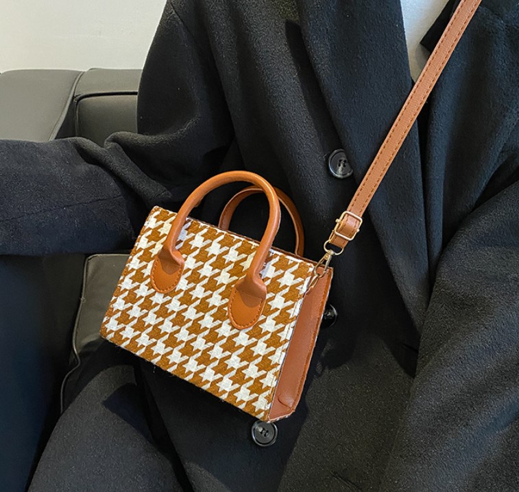 Picture of Women stylish check handbag for ladies