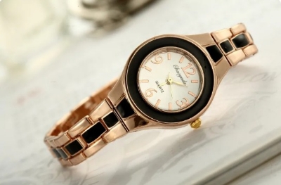 Picture of New Women Watches Lady Quartz Analog Fashion Rose Gold Bracelet Watch