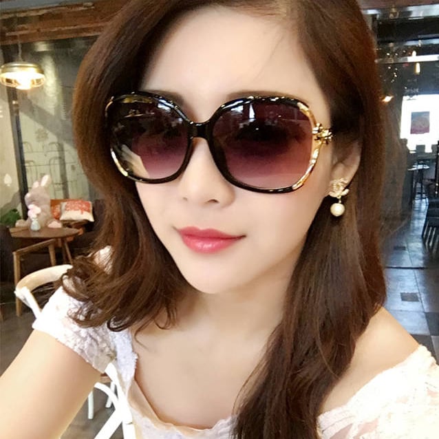 Picture of Stylish Flower Design   Sunglass for Women ( Black )