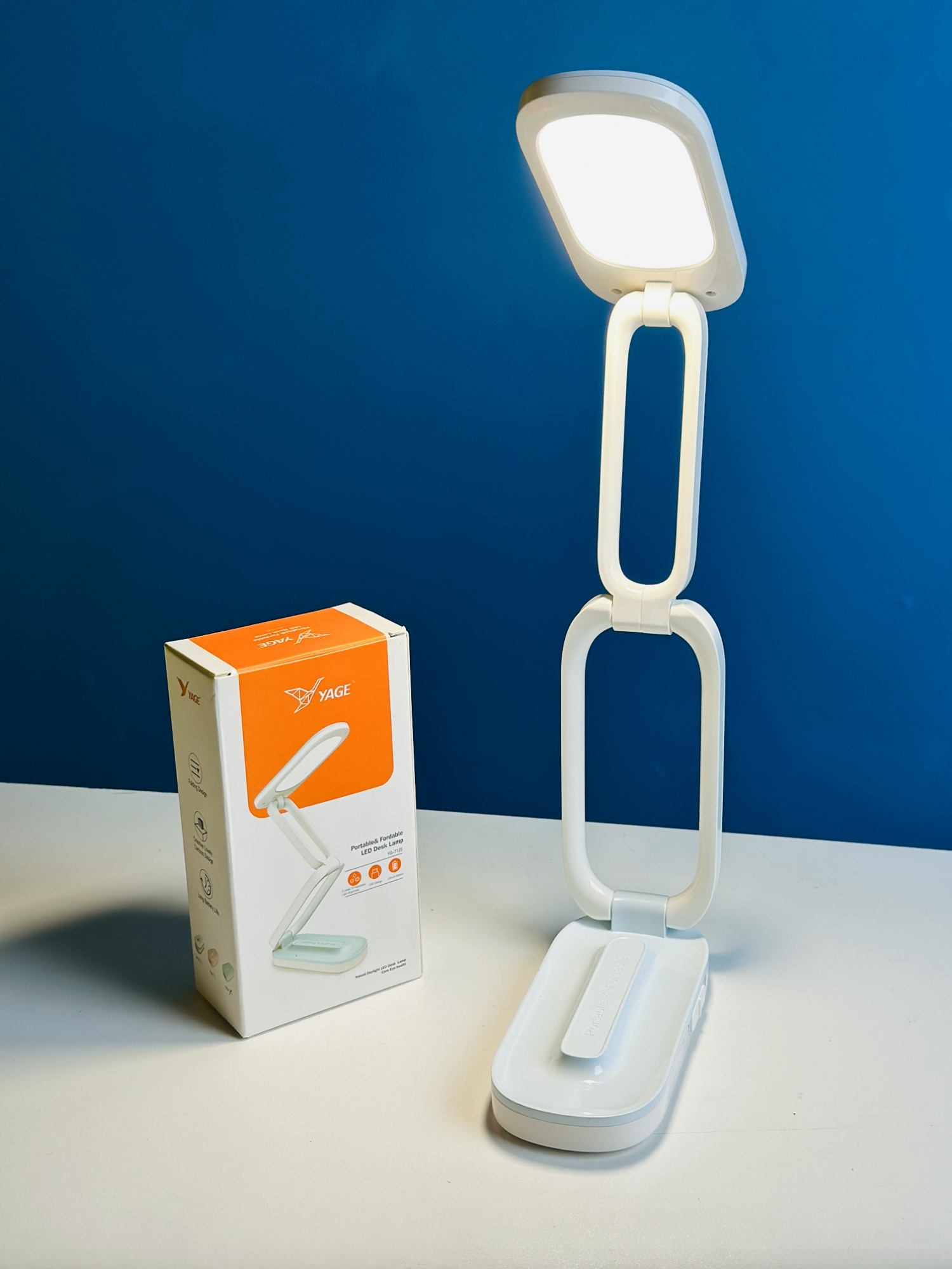 Picture of YAGE rechargable usb desk table lamp YG-T125. - charger light