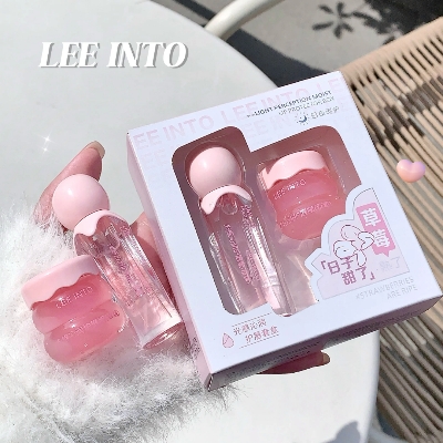 Picture of LEE INTO Light Perception Moist Lip Protector Box – Strawberry