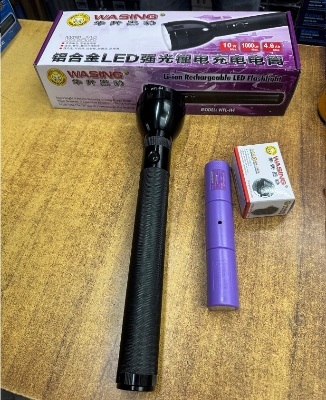 Picture of WASING WFL-H4 Rechargeable Aluminum LED Flashlight with 3-Light-Mode, designed with over-charging & over-releasing protection, rain-proof, water resistant - 1 Piece ( Black )