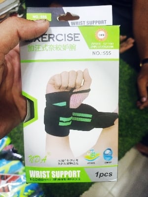 Picture of 2 pcs Gym Sports Support Bracer | Hot Selling High-Quality Wrist Wraps & Straps | Wearable Fitness & Weightlifting Wrist Support - Black