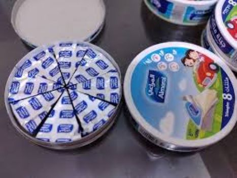Picture of Almarai Triangle Cheese (8 Slices)