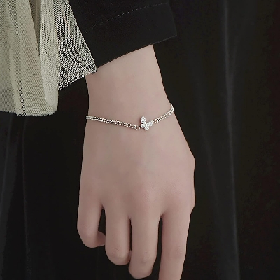 Picture of Stylish Hand Bracelet Design for Girls