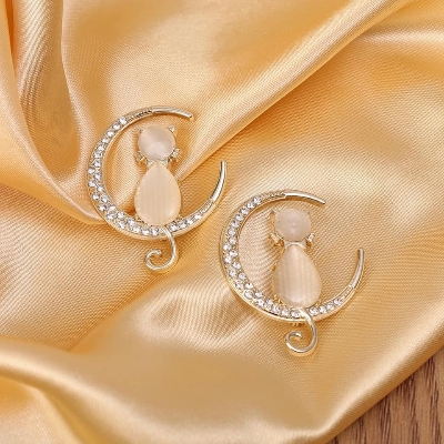 Picture of Moon Cat Hijab pin Fashion Creative Safty Pins For girls and Women