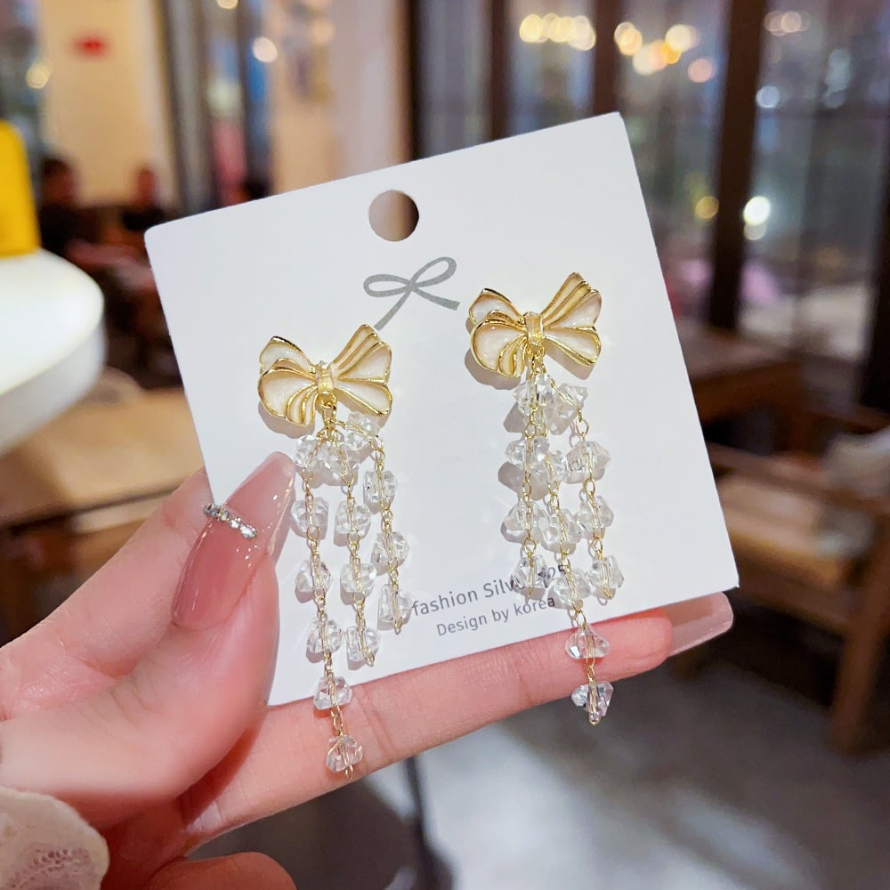 Picture of Ladies Fashion Rhinestone Butterfly Chain Earrings Punk Personality All-match Exquisite Asymmetrical Ear Clip