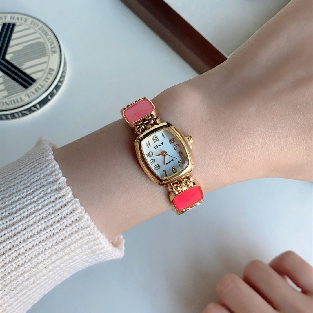 Picture of Luxury Fashion Stainless Steel Imported Wuartz Movement Ladies Wristwatch For Women