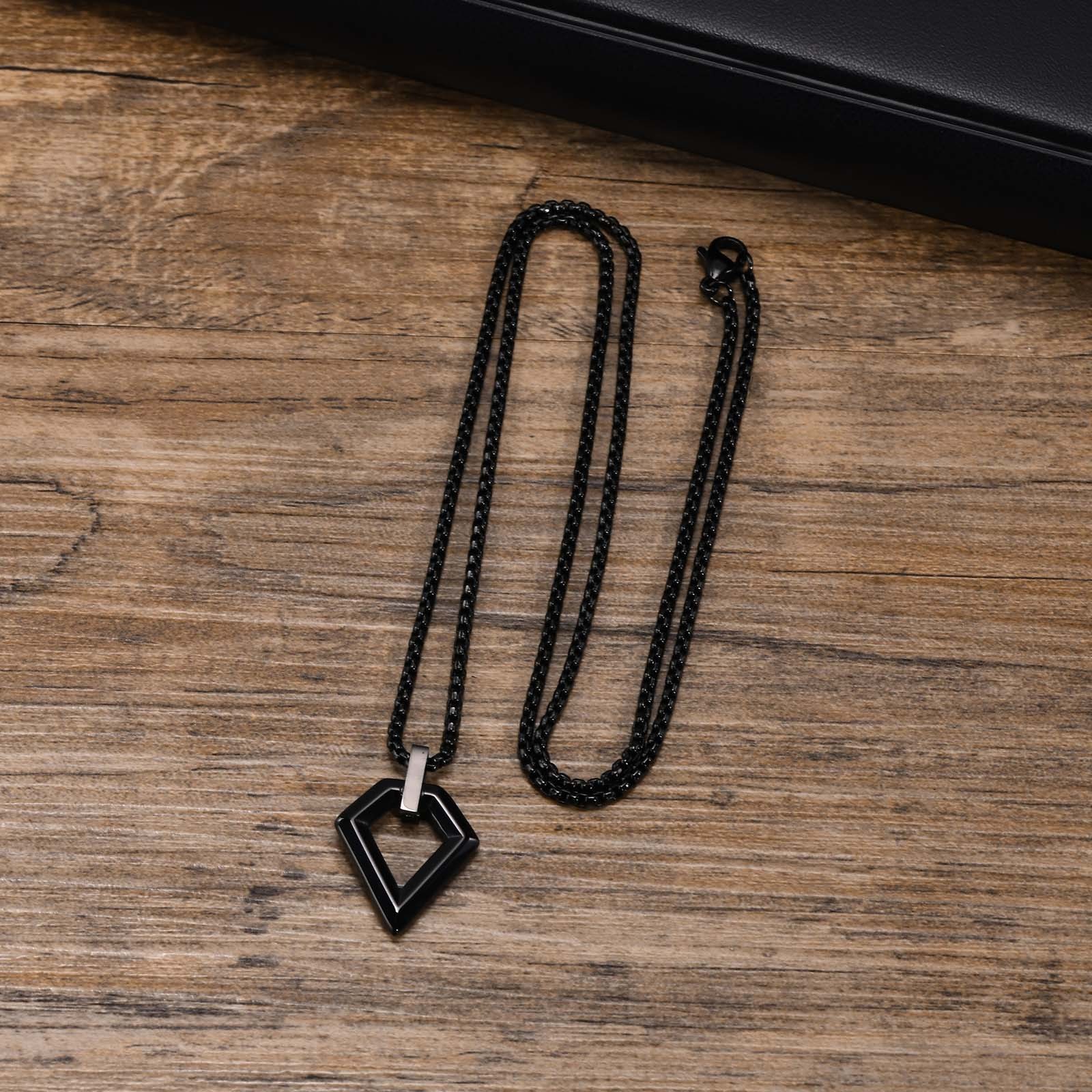 Picture of Arrowhead Pendant Necklace Chain For Men And Women