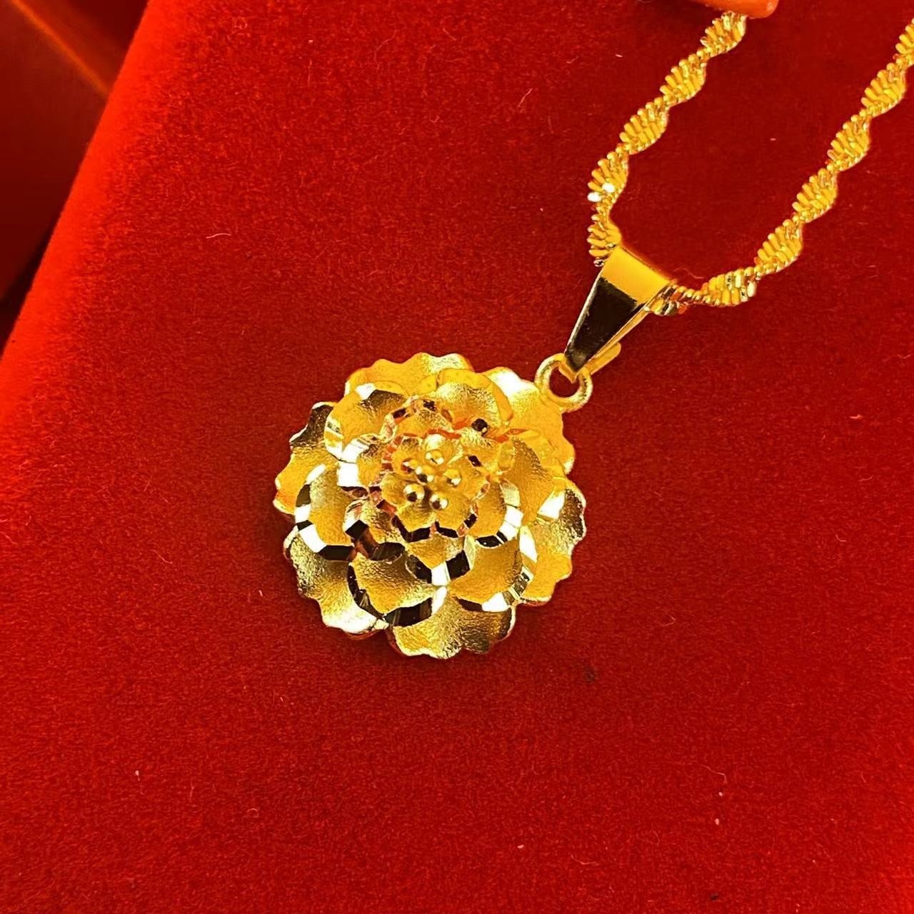 Picture of New Gold Plated Flower Pendant Necklace for Women