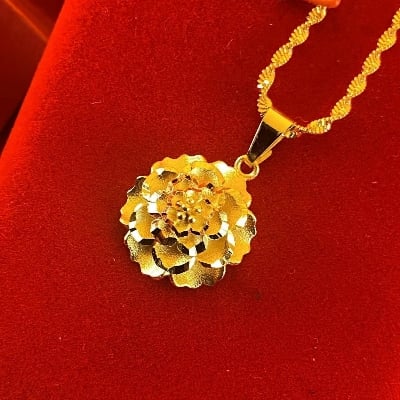 Picture of New Gold Plated Flower Pendant Necklace for Women