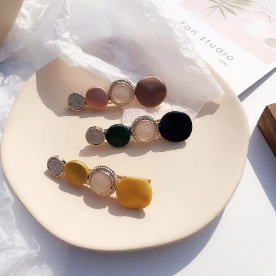 Picture of 4 Pce Fashion Women Pearl Hair Accessories Candy Color Fancy Bobby Hair Pin Decorative Hair Clips for Girls - Multicolor