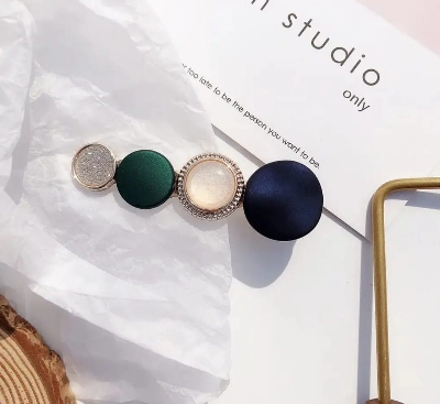 Picture of 4 Pce Fashion Women Pearl Hair Accessories Candy Color Fancy Bobby Hair Pin Decorative Hair Clips for Girls - Multicolor