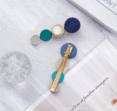 Picture of 4 Pce Fashion Women Pearl Hair Accessories Candy Color Fancy Bobby Hair Pin Decorative Hair Clips for Girls - Multicolor