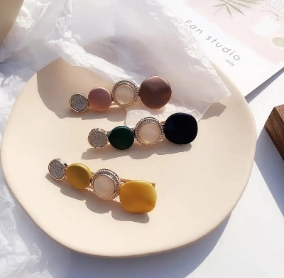 Picture of 4 Pce Fashion Women Pearl Hair Accessories Candy Color Fancy Bobby Hair Pin Decorative Hair Clips for Girls - Multicolor