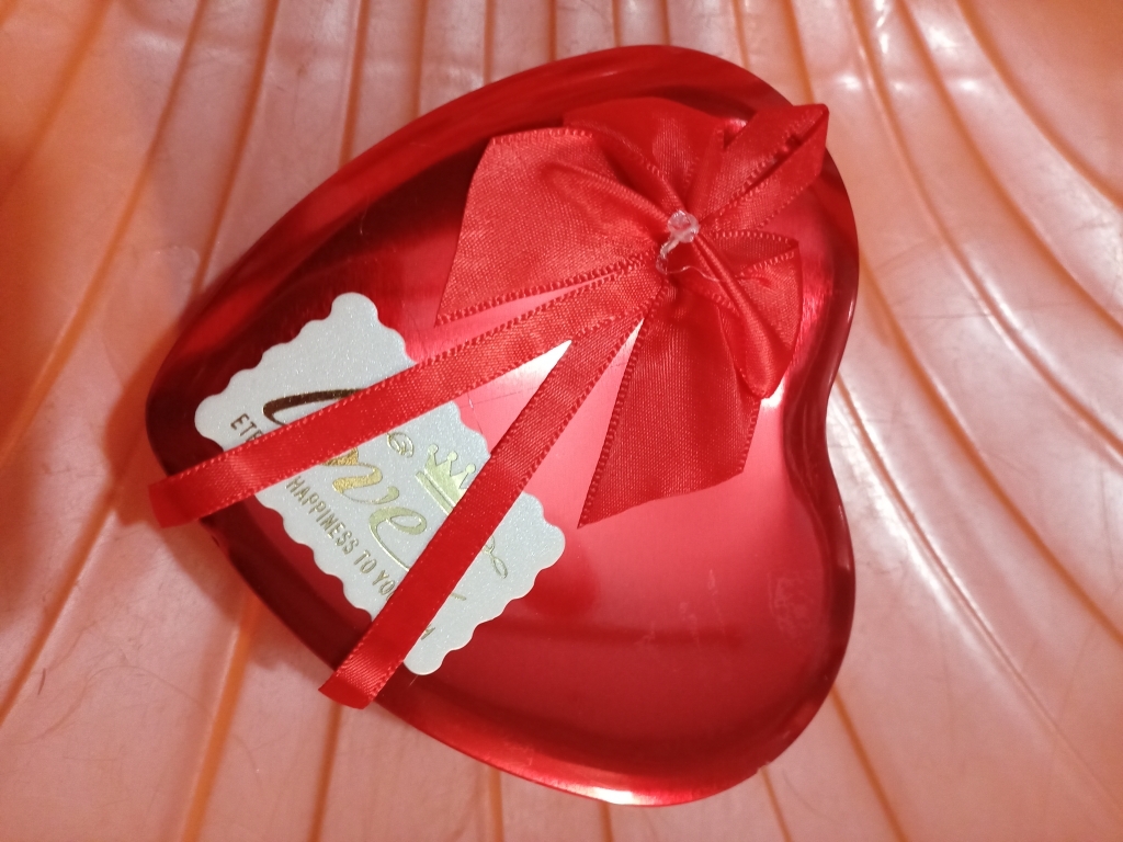 Picture of Creative Love Box For Gift Box - Gift Box - Add A Personal Touch To Gifts With The Creative Love Box For A Memorable Gifting Experience Red